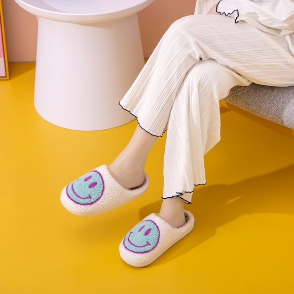 Melody Smiley Face Slippers SALE 20% OFF+Discounted Shipping - Picture 4 of 4
